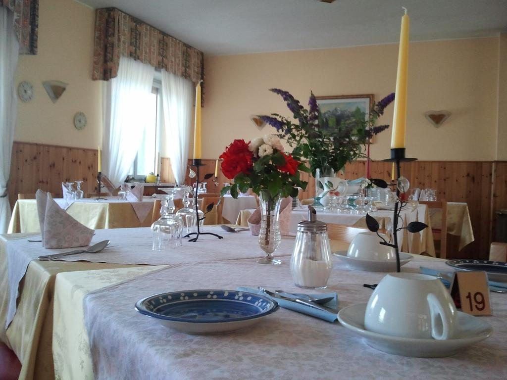 Hotel Serena Spiazzi Di Caprino Extérieur photo