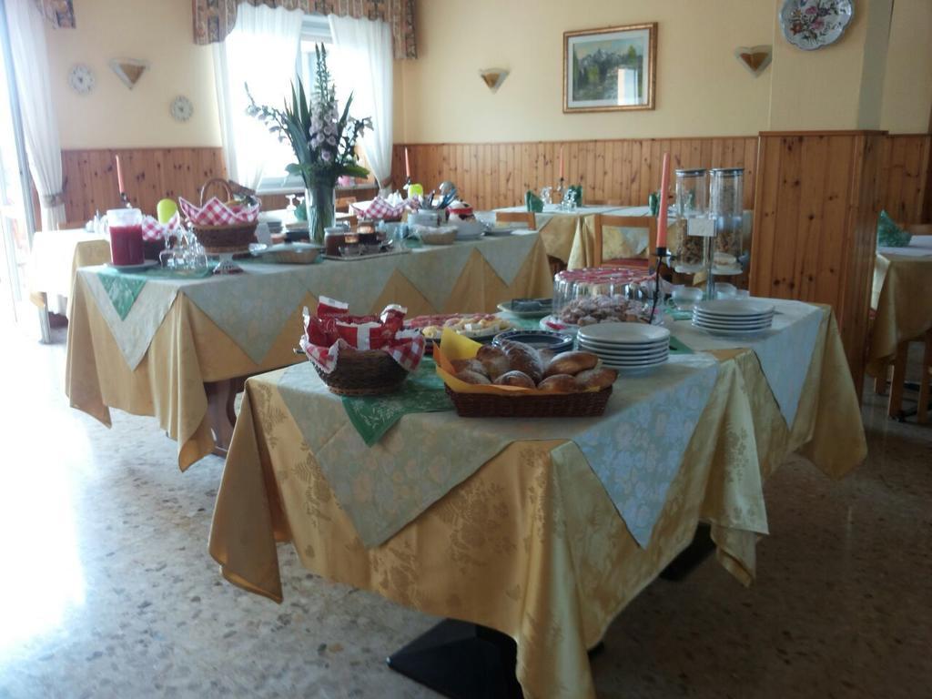 Hotel Serena Spiazzi Di Caprino Extérieur photo