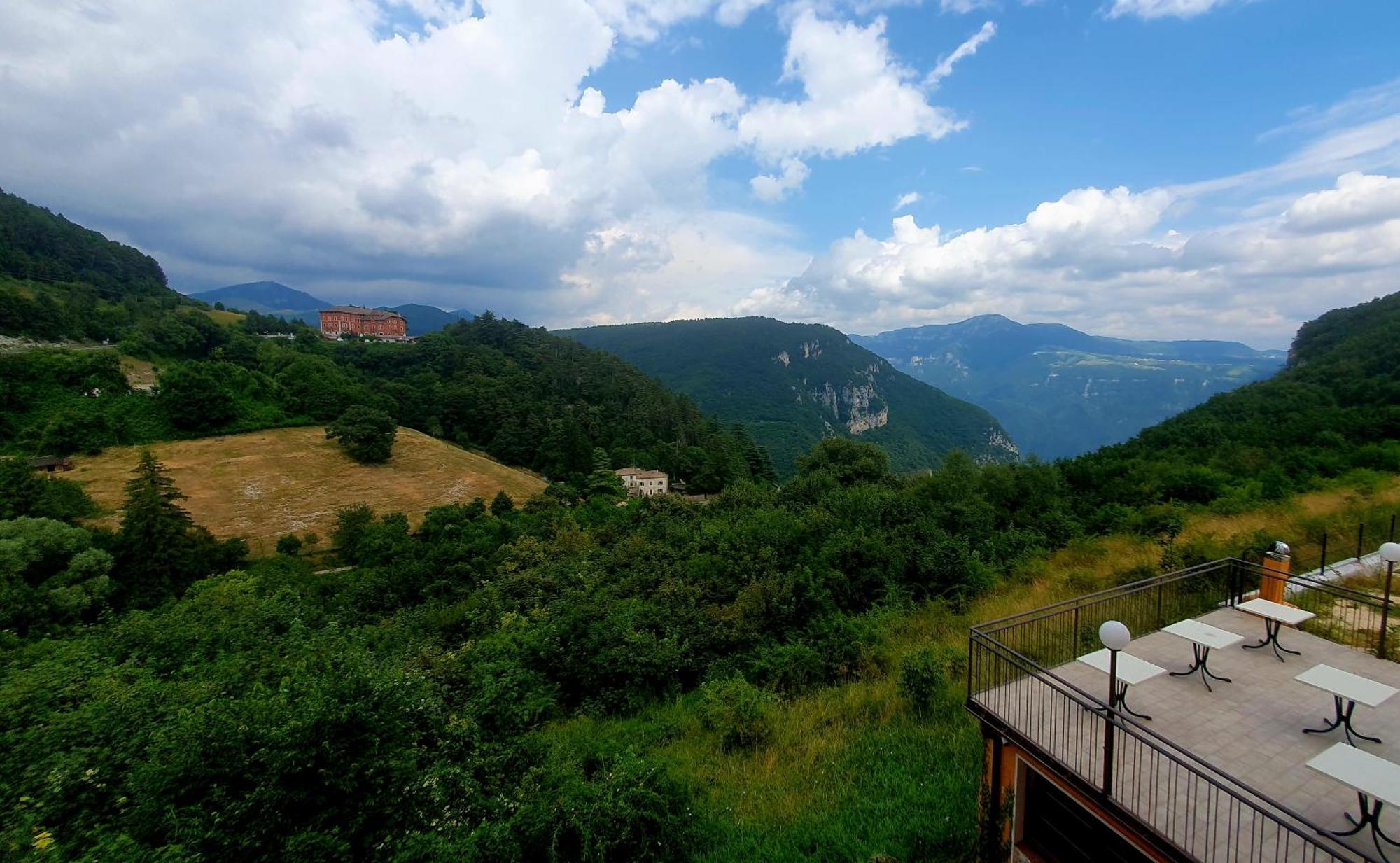 Hotel Serena Spiazzi Di Caprino Extérieur photo
