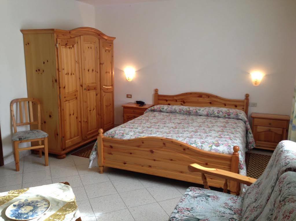 Hotel Serena Spiazzi Di Caprino Extérieur photo
